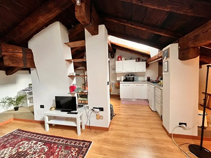 Appartamento bilocale in affitto in Via Santa, Bologna