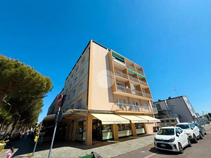 Appartamento trilocale in vendita in Viale delle Nazioni, Ravenna