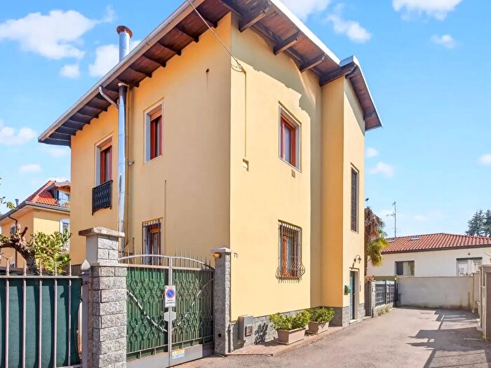 Casa quadrilocale in vendita in Novate Milanese