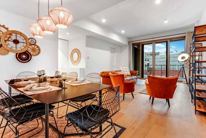 Appartamento trilocale in affitto in Via Amerigo Vespucci, Porta Nuova, Milano