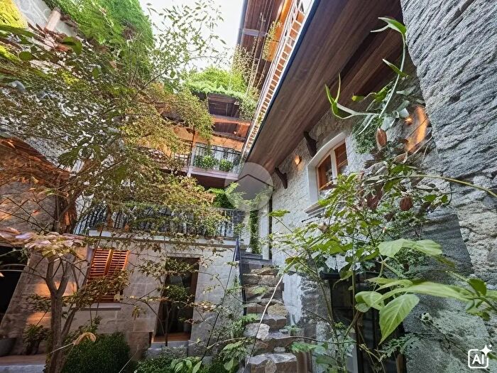 Casa con 9 locali in vendita in Via Garibaldino Giovanni Piloni, Edolo