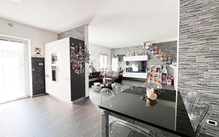 Casa con 9 locali in vendita in Via della Parrocchia, Caluso