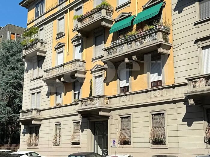 Appartamento trilocale in vendita in Via E Morosini, Milano