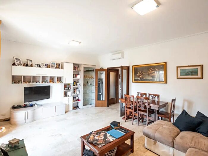 Appartamento trilocale in vendita in Via Giovanni Schiavoni, Milano