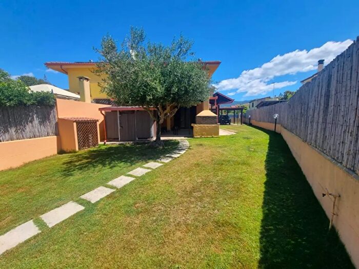 Casa con 6 locali in vendita in Via Lago di Como, Quartu SantElena