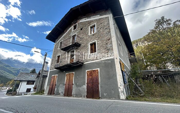 Casa con 10 locali in vendita in Strada Statale di Ceresole, Ceresole Reale
