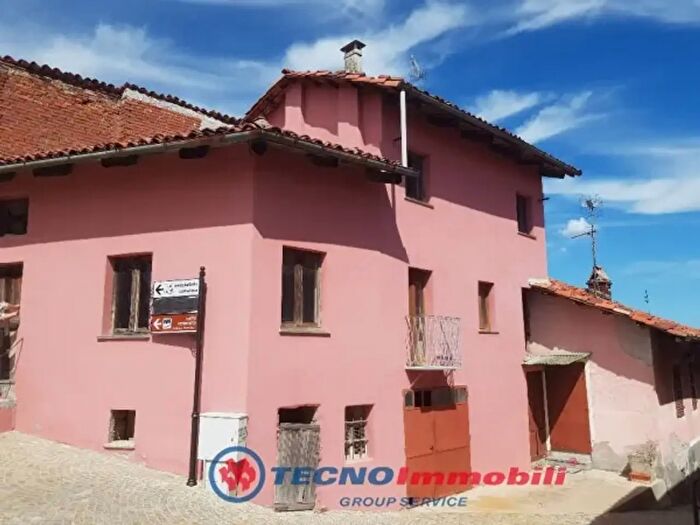 Casa trilocale in vendita in Piazza del Podio, Cinzano