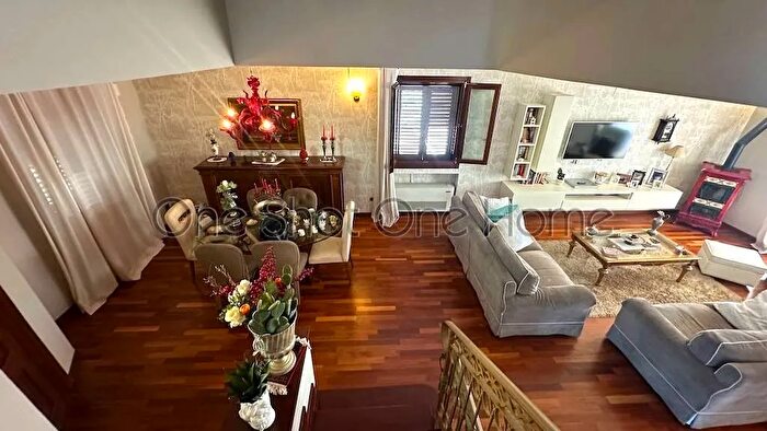 Casa con 12 locali in vendita in Siracusa