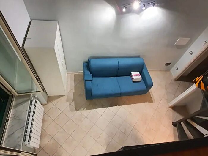 Appartamento bilocale in affitto in Via Pignatelli, Napoli