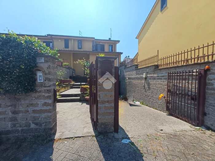 Casa quadrilocale in vendita in Via Pietro Giannelli, Nepi