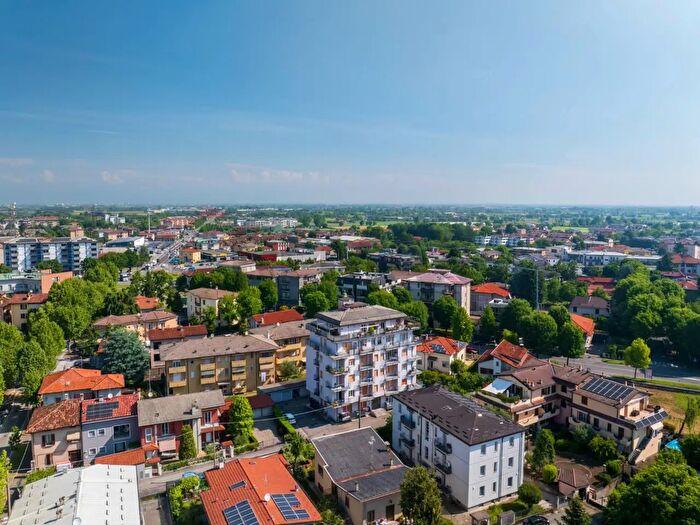 Appartamento trilocale in vendita in Treviglio