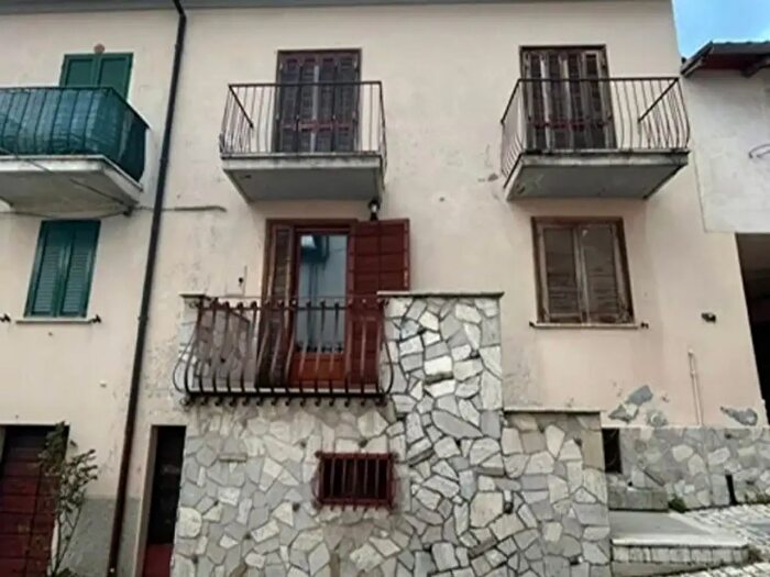 Appartamento trilocale in vendita in Tornimparte