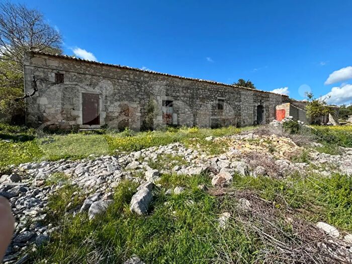 Casa con 10 locali in vendita in Contrada Marchesella Sn, Ragusa