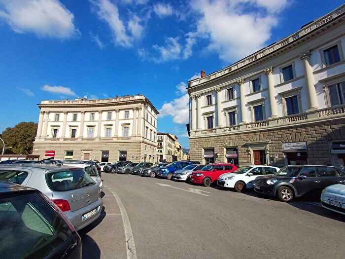 Appartamento con 5 locali in affitto in Piazza Cesare Beccaria, Beccaria Colombo, Firenze