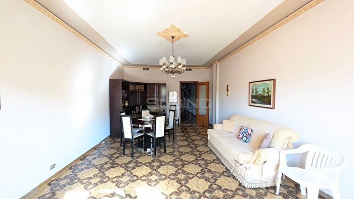 Appartamento con 8 locali in vendita in Corso Vittorio Emanuele, Floridia