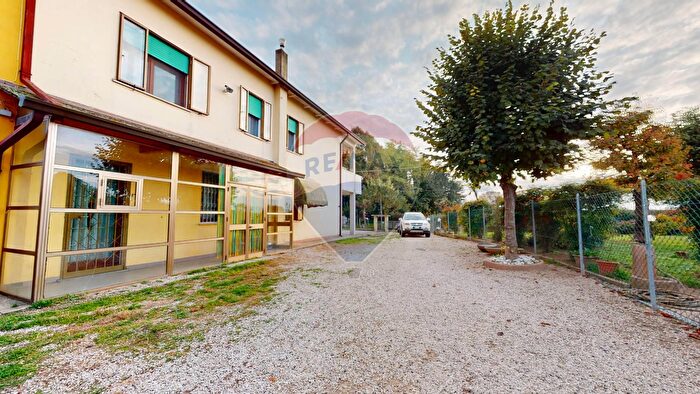 Casa quadrilocale in vendita in Via Montisei c, Pernumia