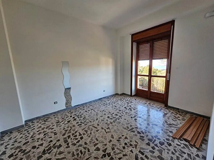 Appartamento trilocale in affitto in Salerno