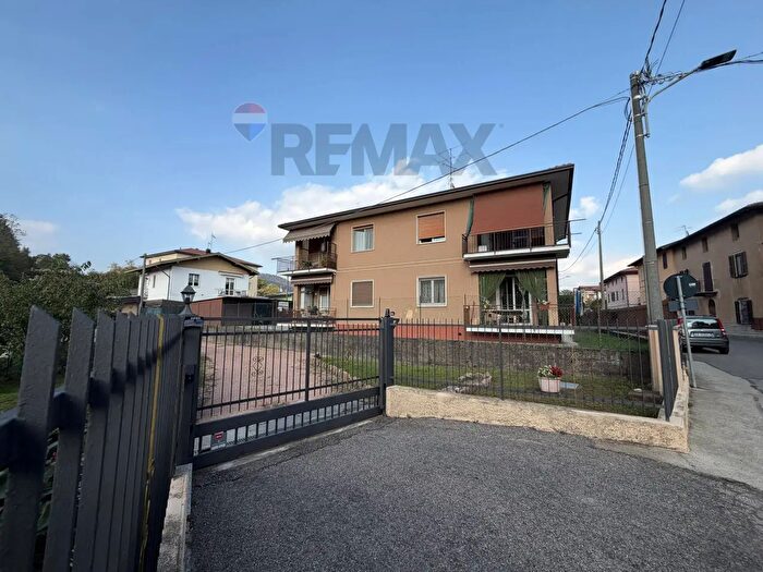 Appartamento trilocale in vendita in Via Silvio Pellico, Arcisate