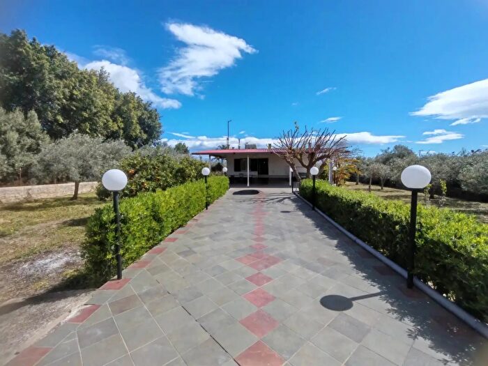 Casa trilocale in vendita in Via Canicattini, Melilli