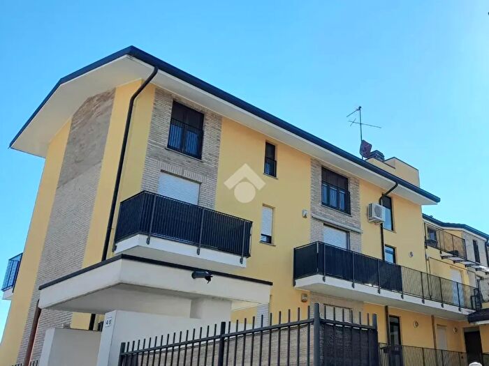 Appartamento quadrilocale in vendita in Via Basilica, Inverigo