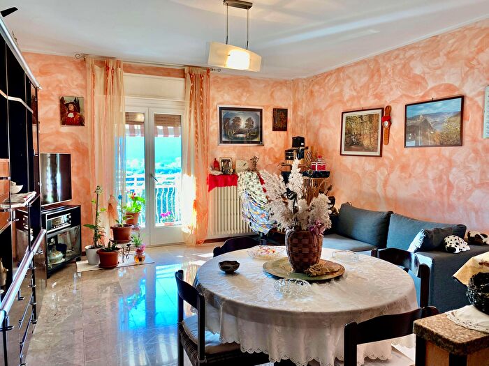 Appartamento trilocale in vendita in Via Roma, Monte Marenzo