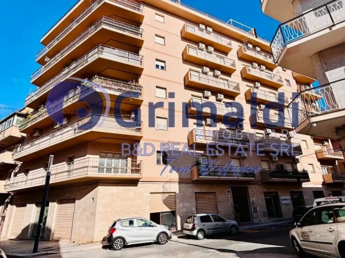 Appartamento trilocale in vendita in Via Quattrociocchi, Bagheria