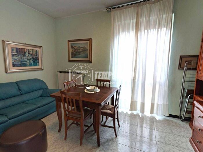 Appartamento trilocale in affitto in Via Ermanno Barigozzi, Quartiere Forlanini, Milano