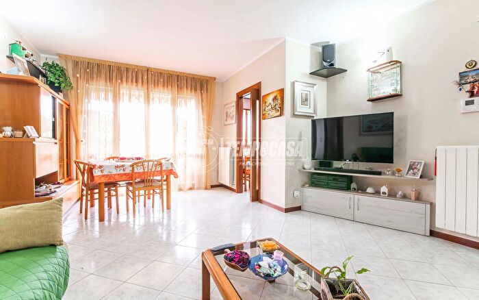 Appartamento trilocale in vendita in Via Bolivia, Paderno Dugnano