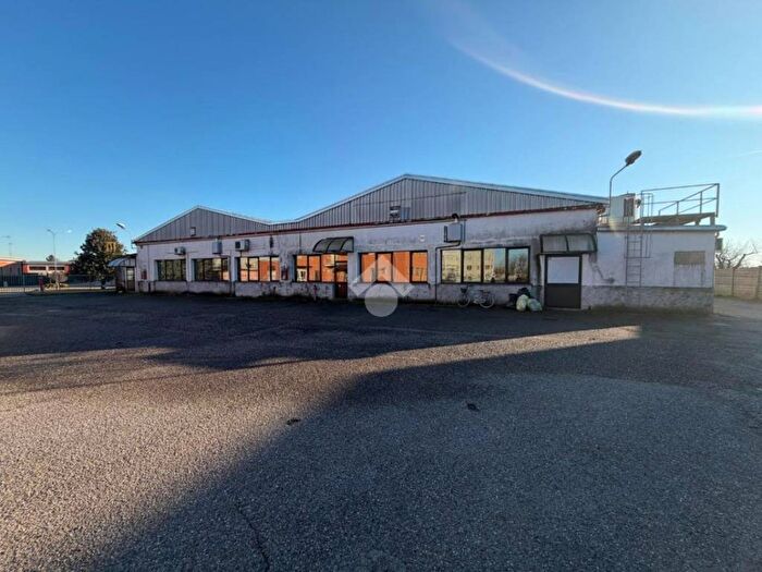 Appartamento quadrilocale in affitto in Via Crosa, Cerano