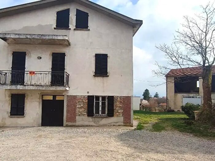 Casa con 10 locali in vendita in Castana