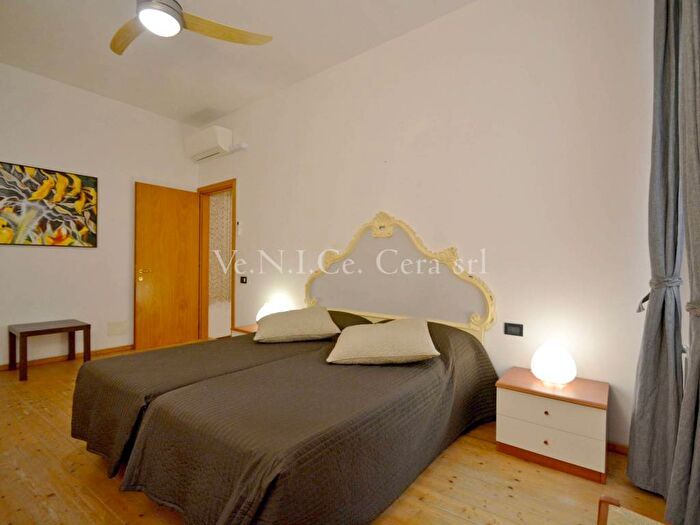 Appartamento trilocale in affitto in Santa Croce, San Polo, Venezia