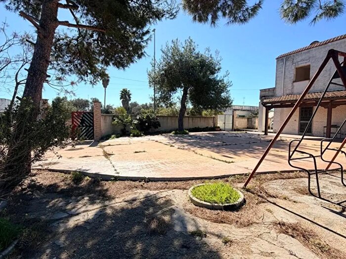 Appartamento con 7 locali in vendita in Iareggio, Lecce