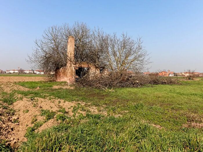Casa trilocale in vendita in Via Rubizzano, San Pietro In Casale