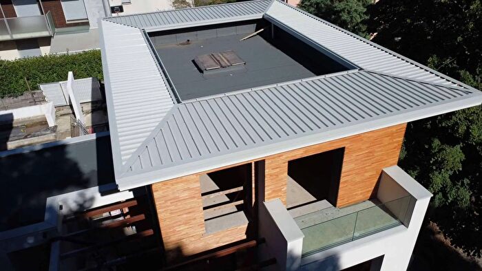 Casa con 6 locali in vendita in Via Como Snc Carimate, Carimate