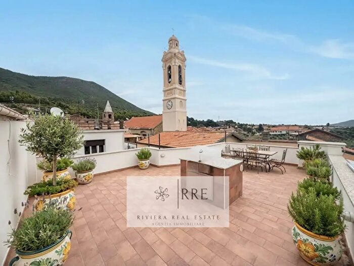 Casa con 6 locali in vendita in Via Neva, Cisano Sul Neva
