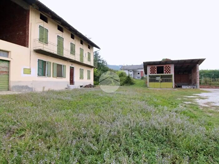 Casa quadrilocale in vendita in Via Stazione, Santa Vittoria D'Alba