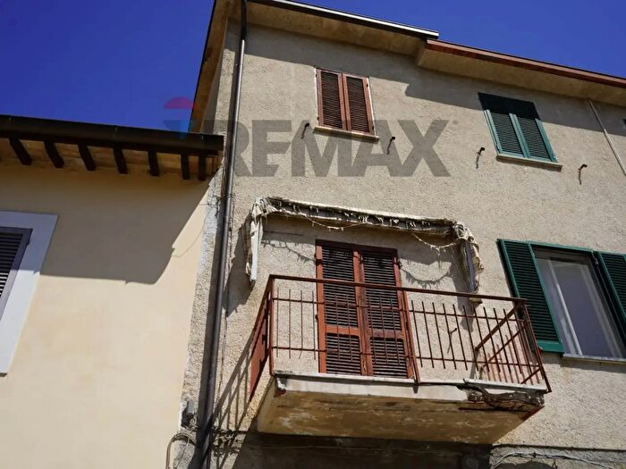 Casa quadrilocale in vendita in Via Leonardo da Vinci, Foligno