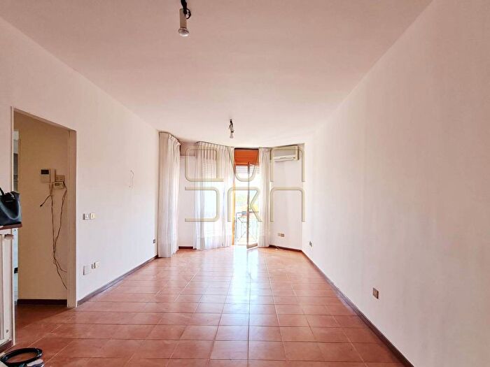 Appartamento trilocale in affitto in Via Fiume Giallo, Torrino, Roma