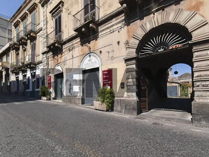 Casa con 10 locali in vendita in Via Vittorio Emanuele II, Acireale