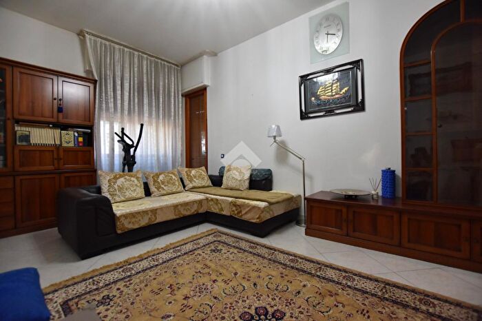 Appartamento trilocale in vendita in Via Brianza, Settala