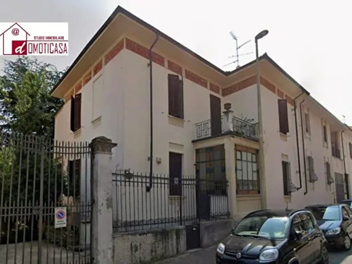 Casa con 6 locali in vendita in Via Calatafimi, Vercelli