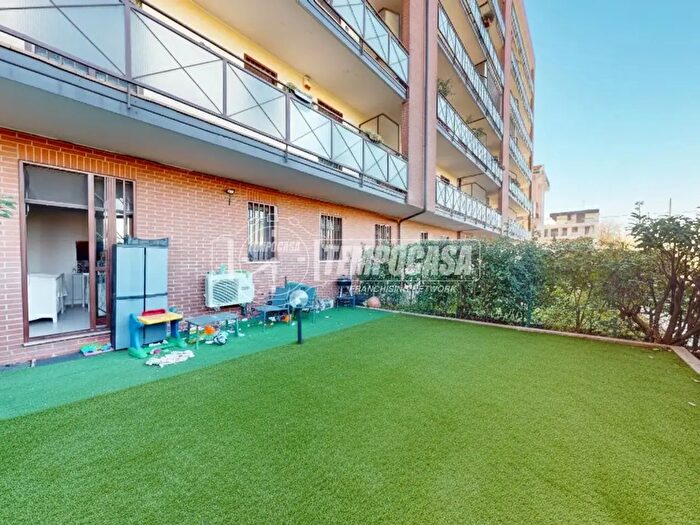 Appartamento trilocale in vendita in Via Comasina, Milano