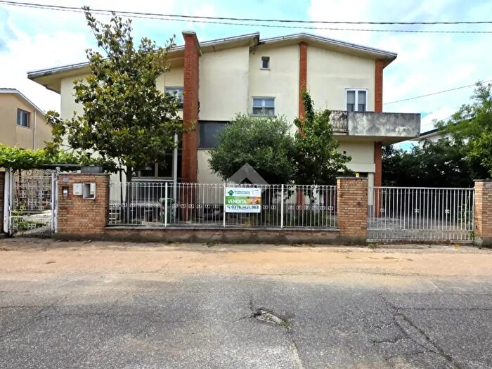 Casa con 7 locali in vendita in Via XX Settembre, Curtatone