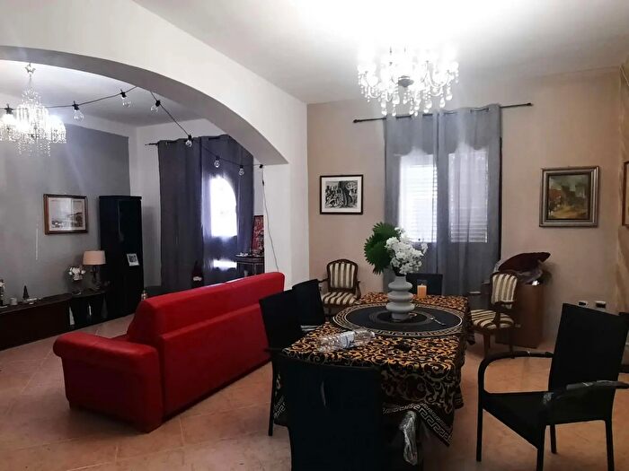 Casa con 8 locali in vendita in Marsala