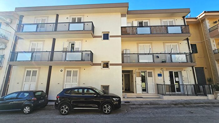 Appartamento quadrilocale in vendita in Via Antonio Segni, Scicli