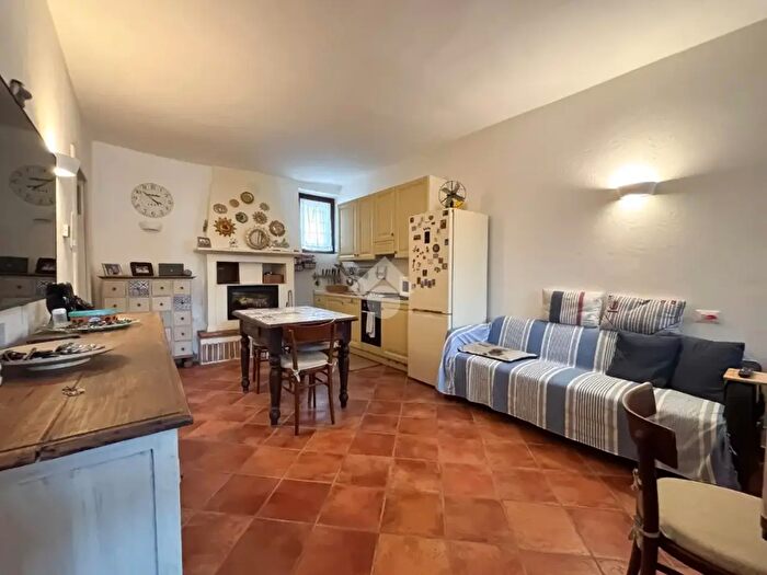Appartamento bilocale in vendita in Via Santa Chiara, Passirano