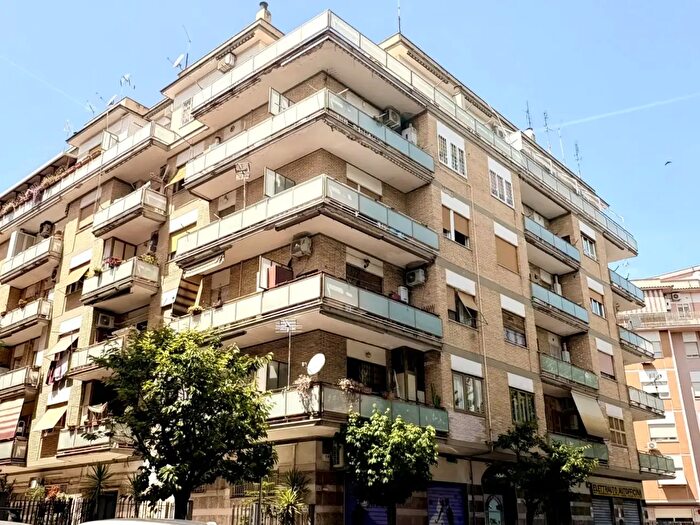 Appartamento quadrilocale in vendita in Viale Giovanni Battista Valente, Roma