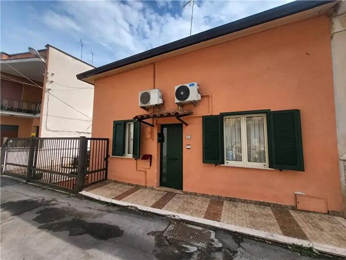 Casa con 6 locali in vendita in Via Canalello, Pontecorvo