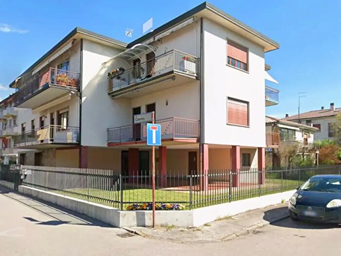 Appartamento quadrilocale in affitto in Via del Cilento, Vicenza