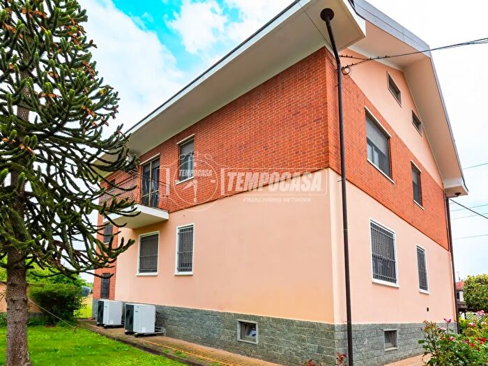 Casa con 6 locali in vendita in Via Lunga, Villastellone